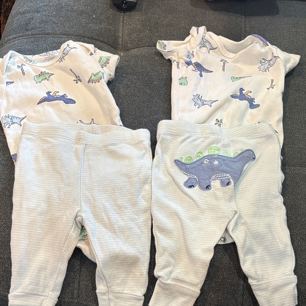 Twin matching outfits